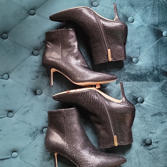 L'agence Snakeskin Black Heeled Ankle Boots size 37.5 NWT - Picture 11 of 13